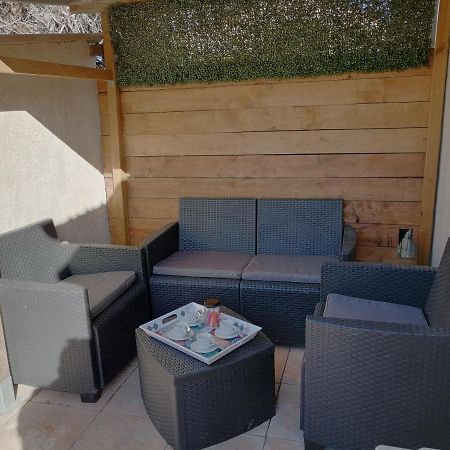 Sous Le Soleil De Provence Petite Maison Au Calme Et Tres Bien Equipee De 40M2 Avec Wifi -Jardin Prive-La Piscine Est Commune A La Residence Et Ouverte Du 1Er Mai Au 30 Septembre De 09H A 21H,En Juillet Et Aout Reservation Uniquement Du Samedi Au Sam Forcalqueiret 外观 照片