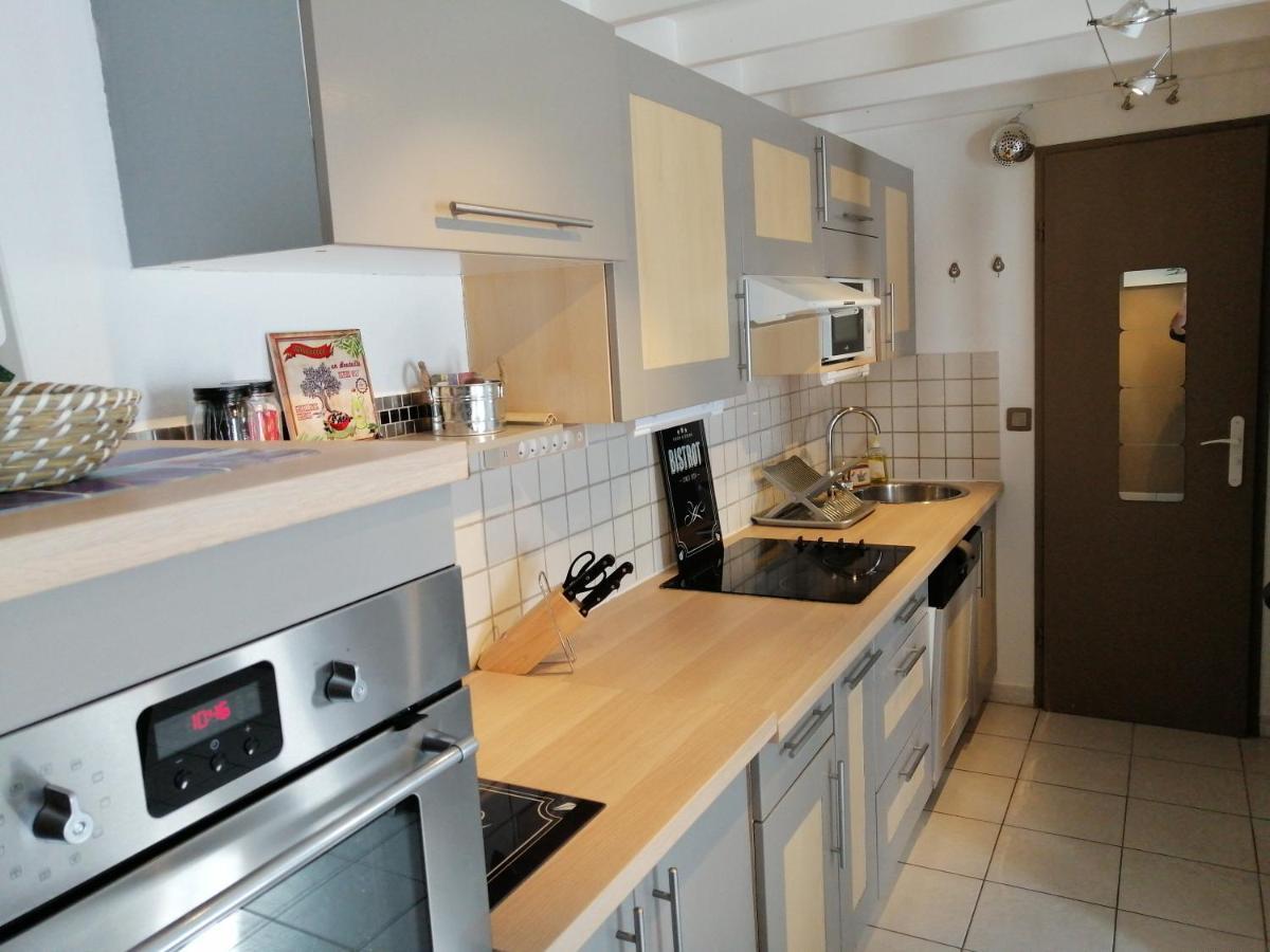 Sous Le Soleil De Provence Petite Maison Au Calme Et Tres Bien Equipee De 40M2 Avec Wifi -Jardin Prive-La Piscine Est Commune A La Residence Et Ouverte Du 1Er Mai Au 30 Septembre De 09H A 21H,En Juillet Et Aout Reservation Uniquement Du Samedi Au Sam Forcalqueiret 外观 照片
