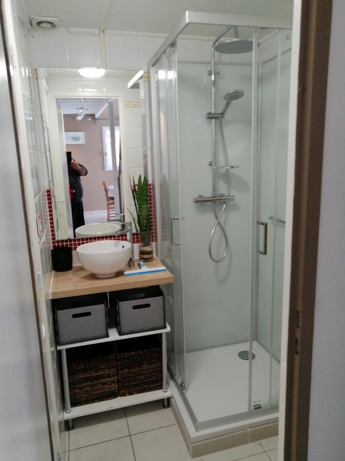 Sous Le Soleil De Provence Petite Maison Au Calme Et Tres Bien Equipee De 40M2 Avec Wifi -Jardin Prive-La Piscine Est Commune A La Residence Et Ouverte Du 1Er Mai Au 30 Septembre De 09H A 21H,En Juillet Et Aout Reservation Uniquement Du Samedi Au Sam Forcalqueiret 外观 照片